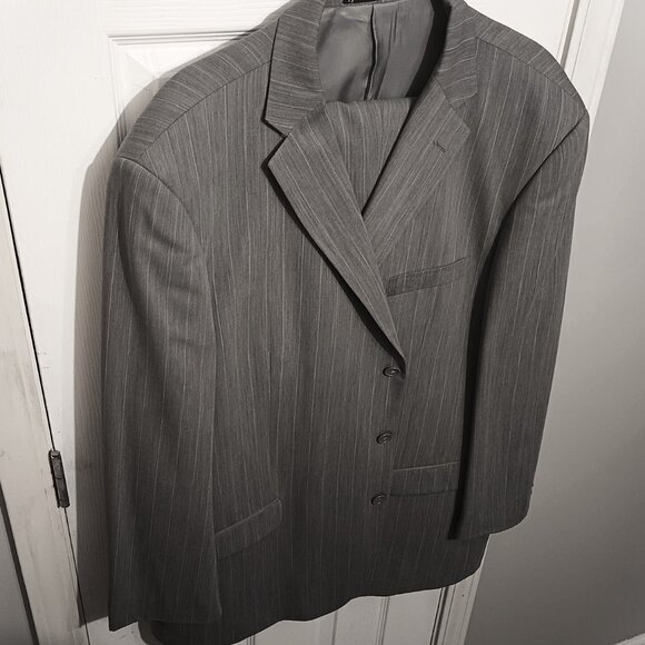 Emanuel Ungaro Men 2 Piece Light Gray Pin Stripped Suit 50L - Picture 2 of 16